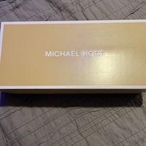 LIKE NEW!!! Michael Kors flats Women’s 10